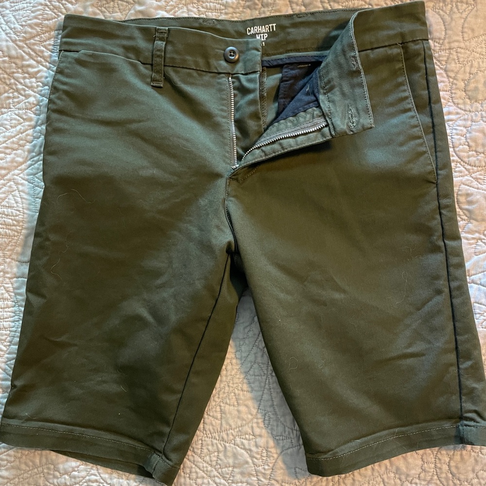 Excellent condition, barely used, Carhartt WIP Sid short. Worn 2-3 times.